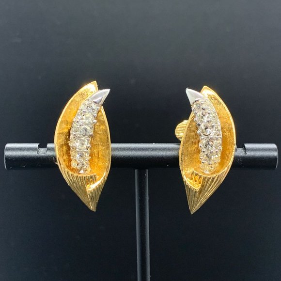 NOS Signed D'Orlan Gold Tone Pave Rhinestone Calla Lily Clip On Earrings 1-1/8" - Picture 1 of 5